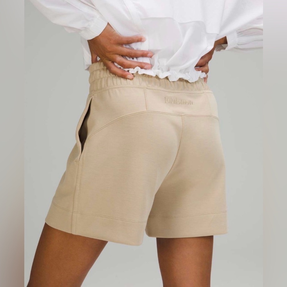 Lululemon Soft Ambitions High Rise Short 4" Trench Size 10